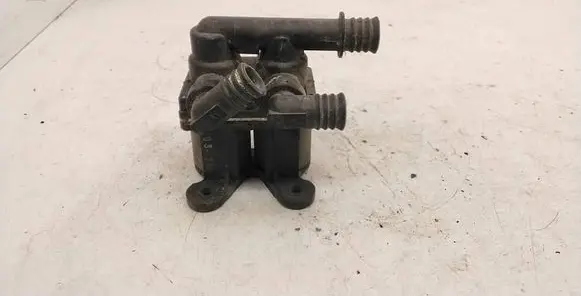 BMW 5 E34 Coolant heater control valve 1147412042
