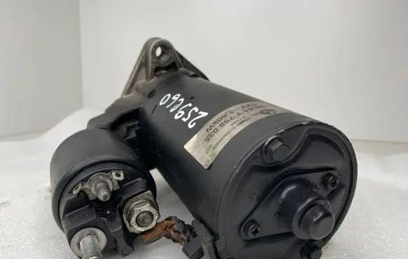BMW 5 E60 E61 Starter motor 7798035 A7144