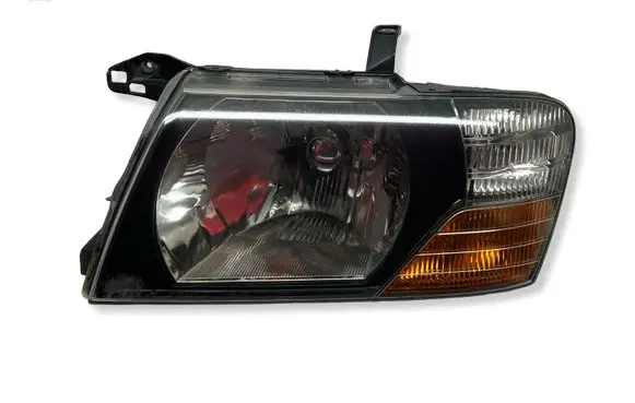 Mitsubishi Pajero Headlight/headlamp 10087420