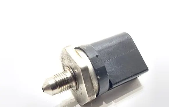 Audi A4 S4 B8 8K Fuel pressure sensor 0261545035