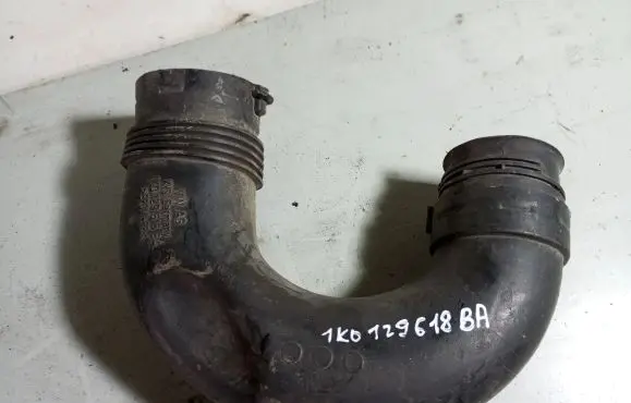 Volkswagen Touran I Air intake hose/pipe 1K0129618BA