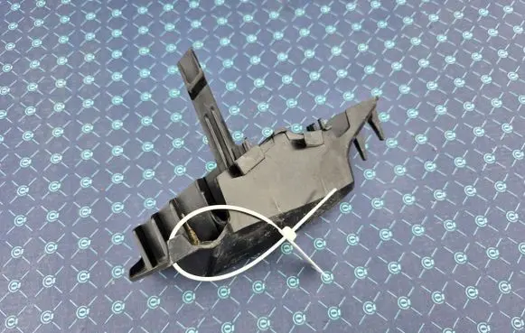 BMW 1 F20 F21 Front bumper mounting bracket 8066757