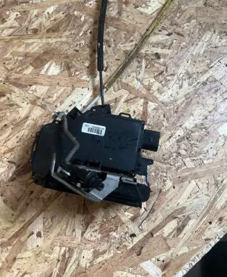 Audi A6 S6 C5 4B Rear door lock 4B0839016G