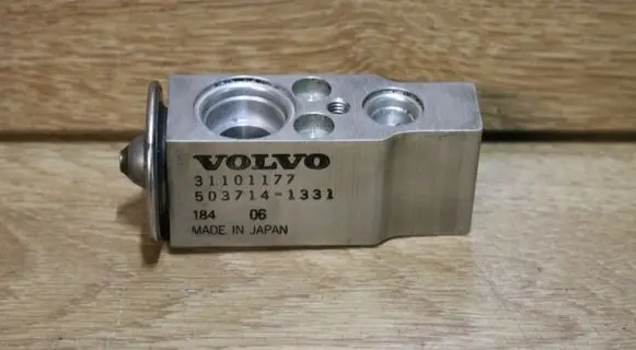 Volvo V70 Air conditioning (A/C) expansion valve 31101177