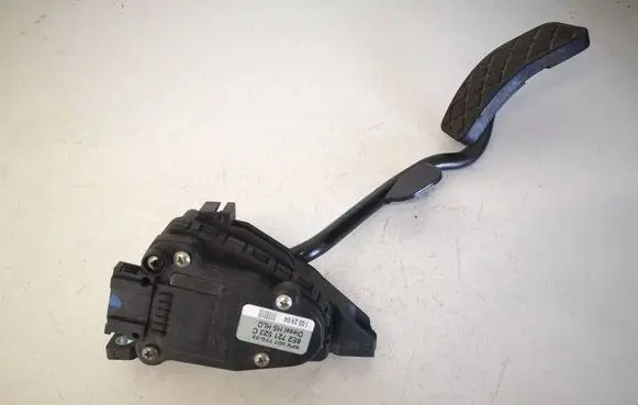 Volkswagen PASSAT B5.5 Accelerator throttle pedal 8E2721523C