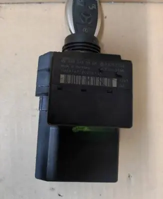 Mercedes-Benz C W203 Ignition lock 2035450508 33002105 1010447120206145