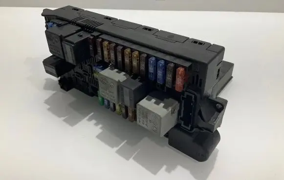Mercedes-Benz E W211 Fuse module 2115453901 A2115453901