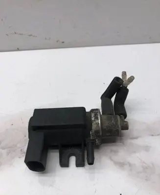 Volkswagen PASSAT B5.5 Turbo solenoid valve 1J0906627A 72290325