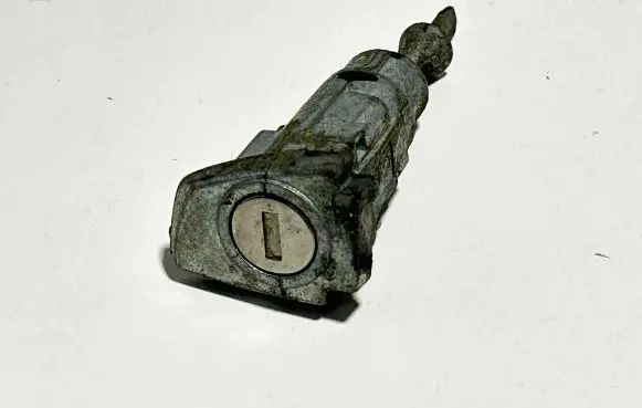 Volkswagen Golf VII Front door lock (next to the handle) 5G0837167 18712