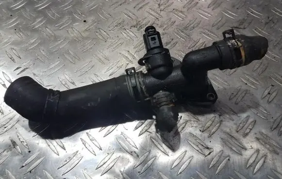 Volkswagen Golf IV Engine coolant pipe/hose 06a121133j