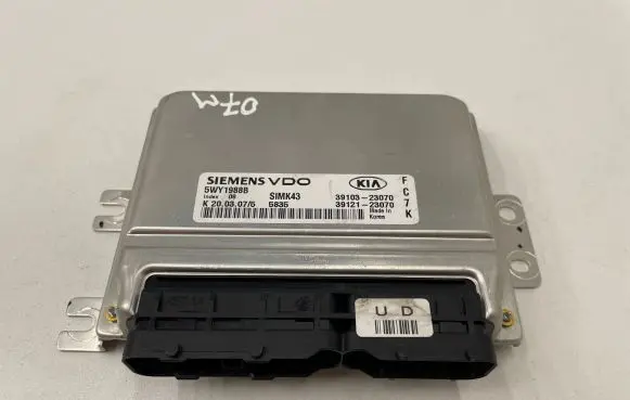 KIA Sportage Engine control unit/module 3912123070 5WY1988B 3910323070
