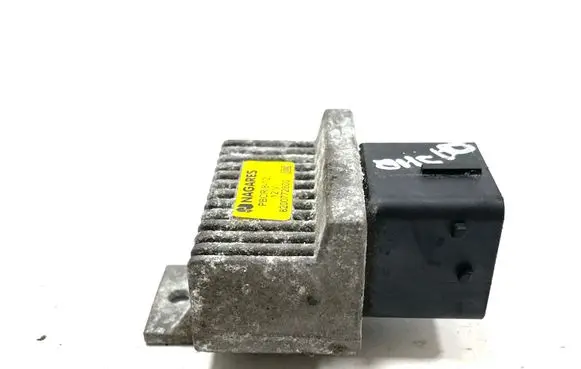 Nissan X-Trail T31 Glow plug pre-heat relay 8200772800