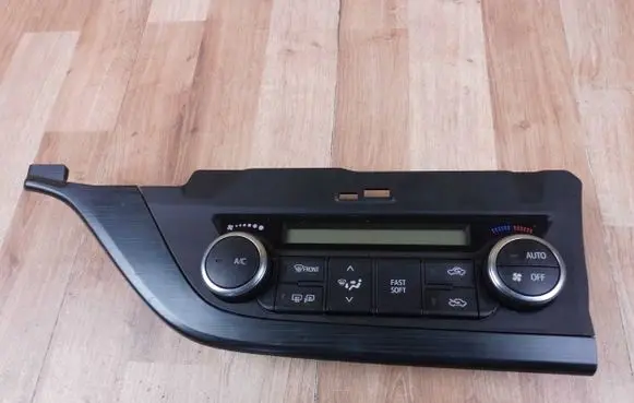 Toyota Auris E180 Climate control unit 5590002420