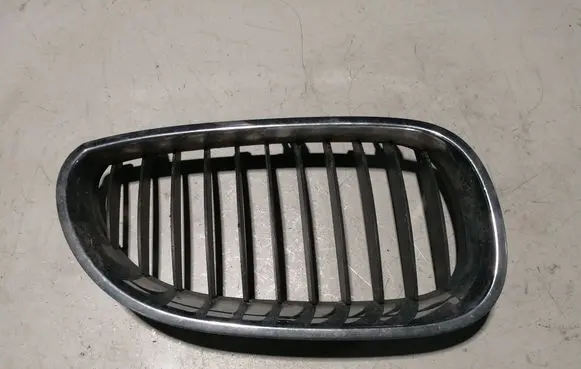 BMW 5 E60 E61 Front bumper upper radiator grill 7027062 7065702