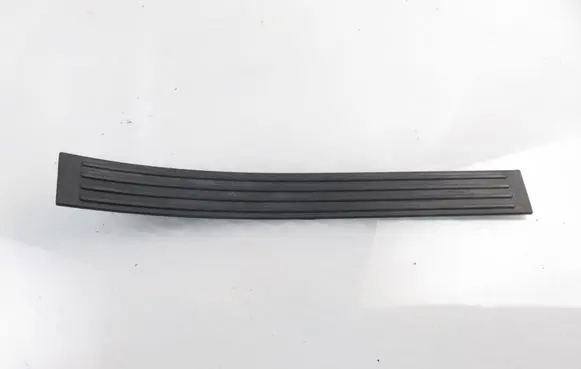 Hummer H2 Foot area side trim 15068084
