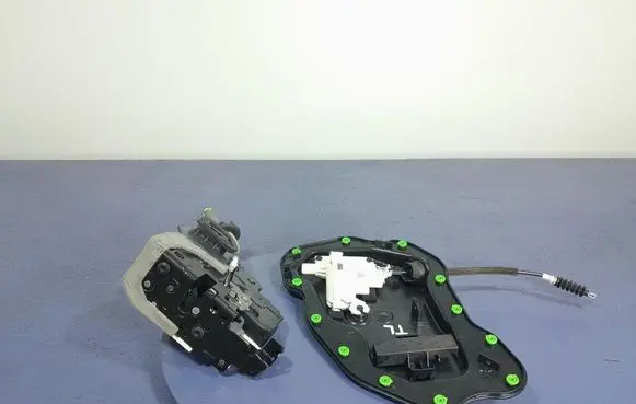 Audi A8 S8 D2 4D Rear door lock 4N0839015E