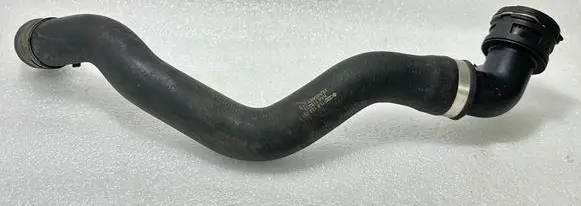 Volkswagen Touareg I Engine coolant pipe/hose 7L6122051T 7L6122291M