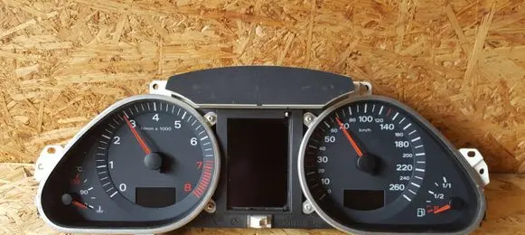 Audi A6 S6 C6 4F Speedometer (instrument cluster) 4F0920900M 4F0910900A
