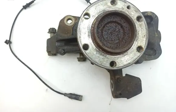 Mercedes-Benz Sprinter W906 Front wheel hub A906332