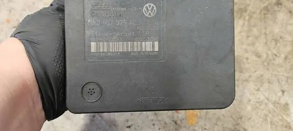 Volkswagen Golf VI ABS Pump 1K0907379AC 00005305H0 10096003593