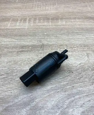 BMW 5 E39 Windscreen/windshield washer pump 8377612