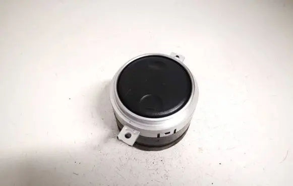 Mitsubishi Outlander Dash center air vent grill