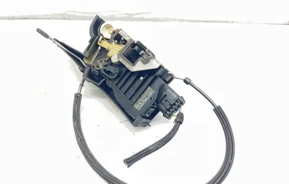 Mercedes-Benz ML W163 Front door lock A1637203235