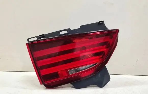 Tailgate rear/tail lights