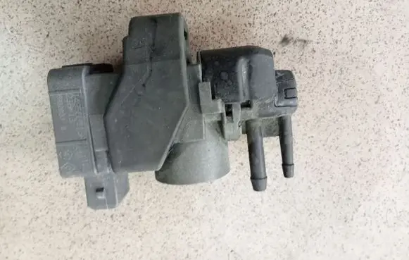 Renault Master II Vacuum valve 149586215R
