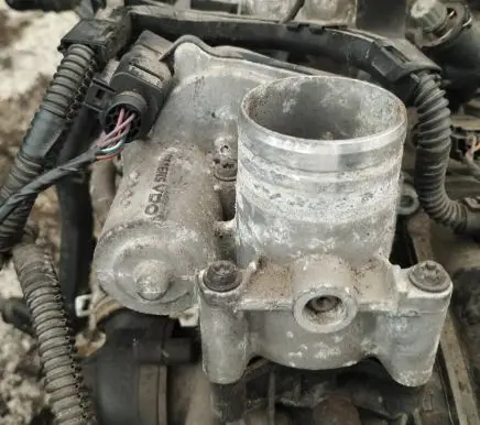 Skoda Fabia Mk2 (5J) Throttle valve 09819043