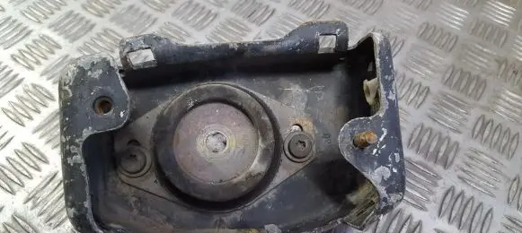 Peugeot 206 Engine mount bracket