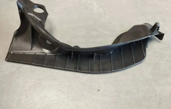 Fender mounting bracket