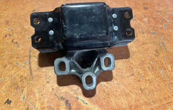 Audi A3 S3 A3 Sportback 8P Engine mount bracket 1K0199555