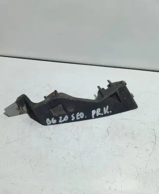 Volkswagen PASSAT B6 Front bumper mounting bracket 3C0807723