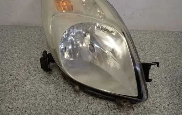 Toyota Yaris Headlight/headlamp