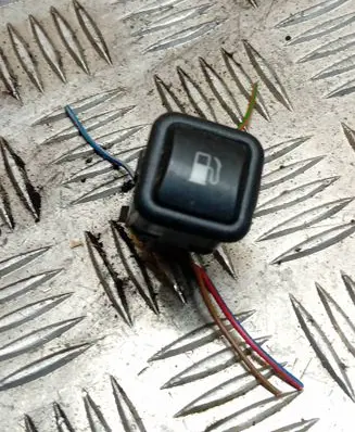 Volkswagen PASSAT B5 Fuel tank opening switch 3B0959833A