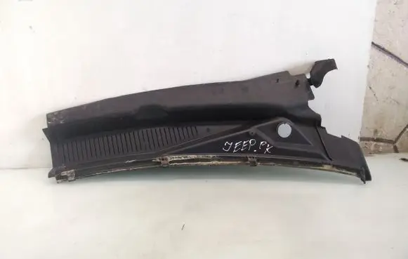 Jeep Grand Cherokee (WK) Wiper trim