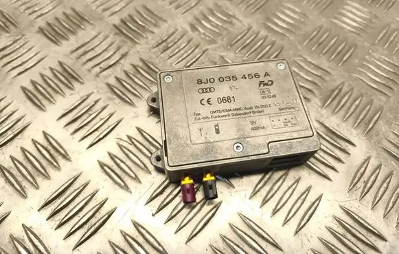Audi A6 S6 C7 4G Aerial antenna amplifier 8J0035456A