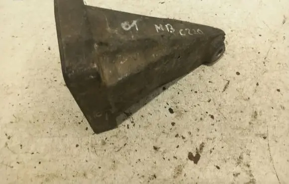Mercedes-Benz C W203 Engine mounting bracket a6112230804