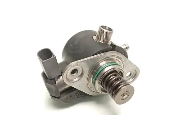 Mercedes-Benz C W205 Fuel injection high pressure pump A2742260385