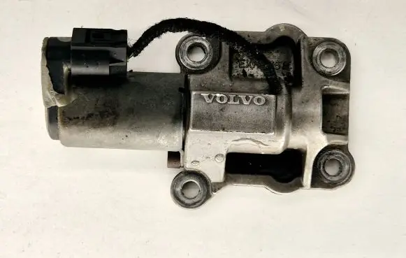 Volvo XC70 Camshaft vanos timing valve 8670422 F3471161