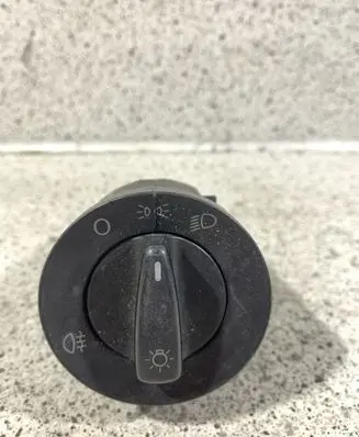 Volkswagen Golf IV Light switch 1C0941531