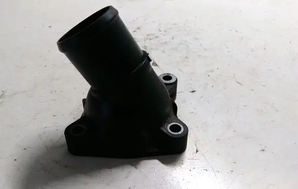 Toyota Avensis T250 Thermostat housing 163210R011