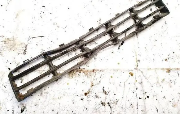 Volkswagen Golf IV Front bumper lower grill 1J0853677D