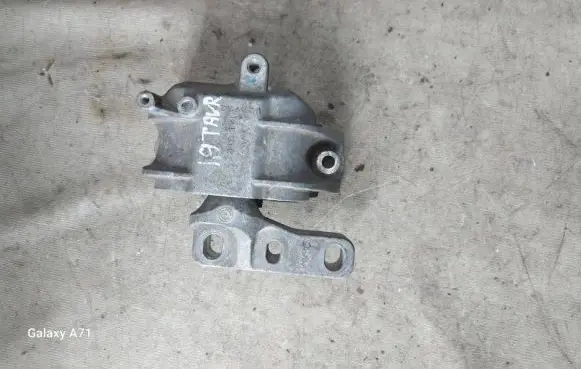 Volkswagen Touran I Engine mount bracket 1K0199262A