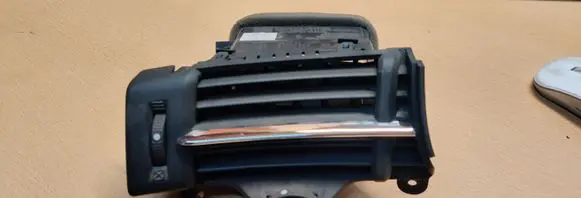 Chevrolet Malibu Dashboard side air vent grill/cover trim 20758345