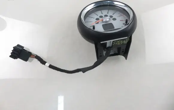 Speedometer (instrument cluster)