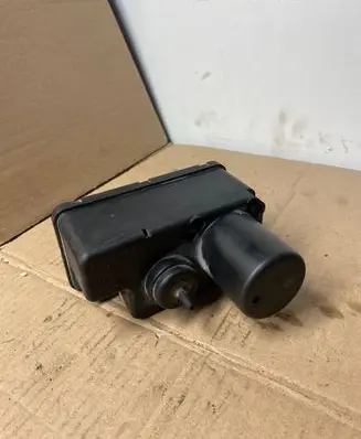 Volkswagen Golf III Central locking vacuum pump 443862257B
