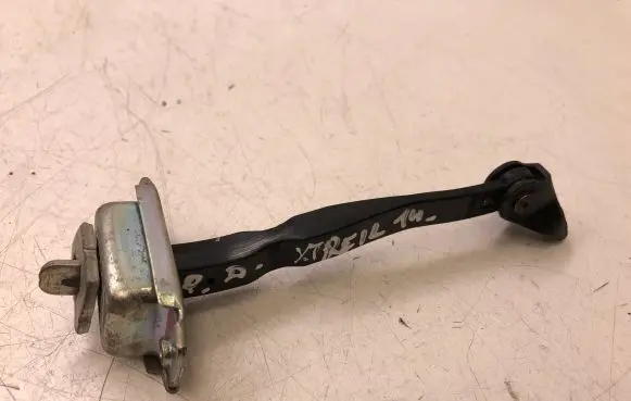 Nissan X-Trail T32 Front door check strap stopper