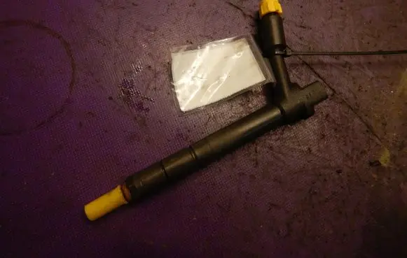 Opel Combo C Fuel injector TJBB01901D